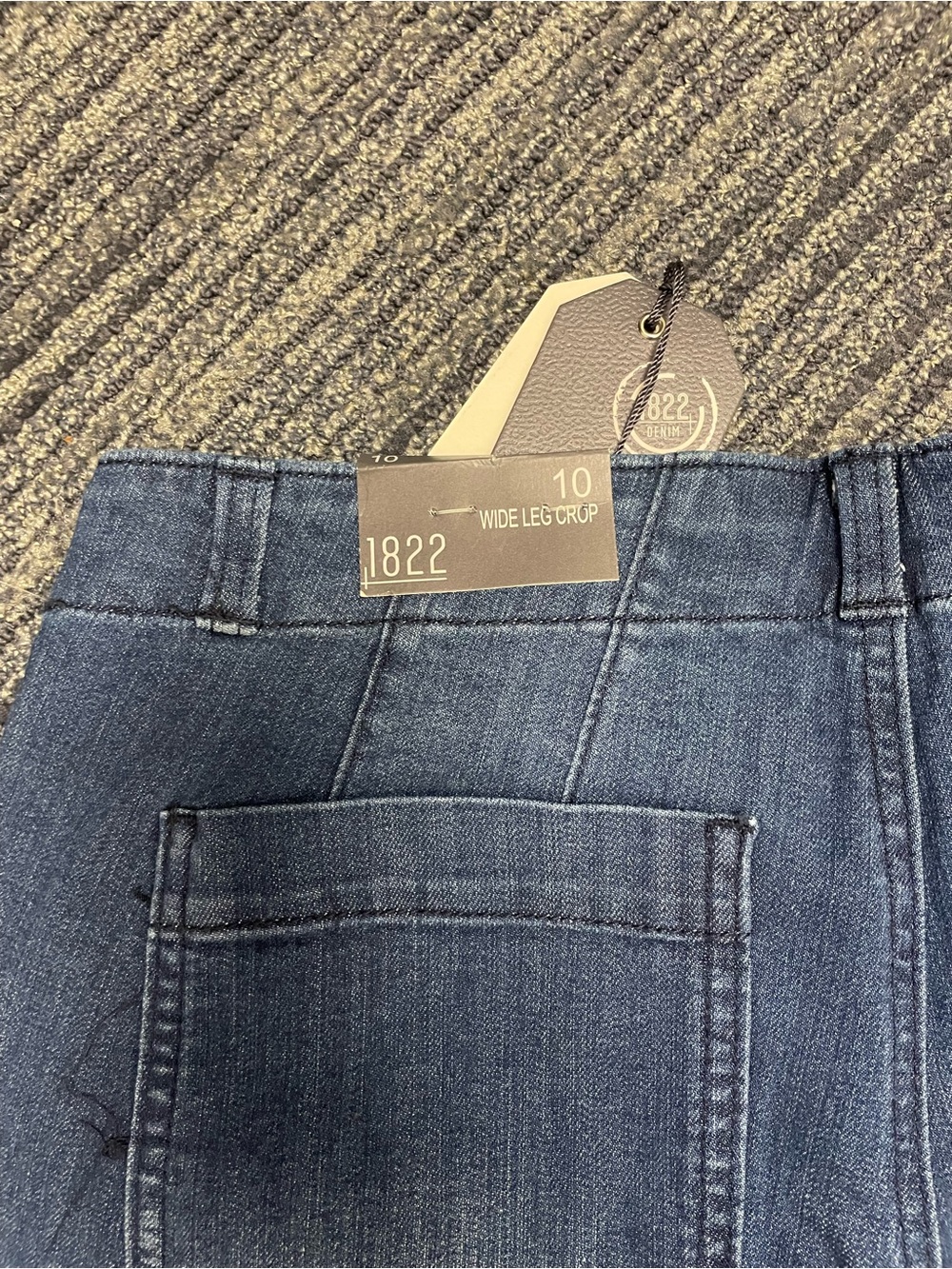 Women’s wide Leg Crop Jeans Size 10 by 1822 Denim Medium Wash, Blue - Picture 4 of 6